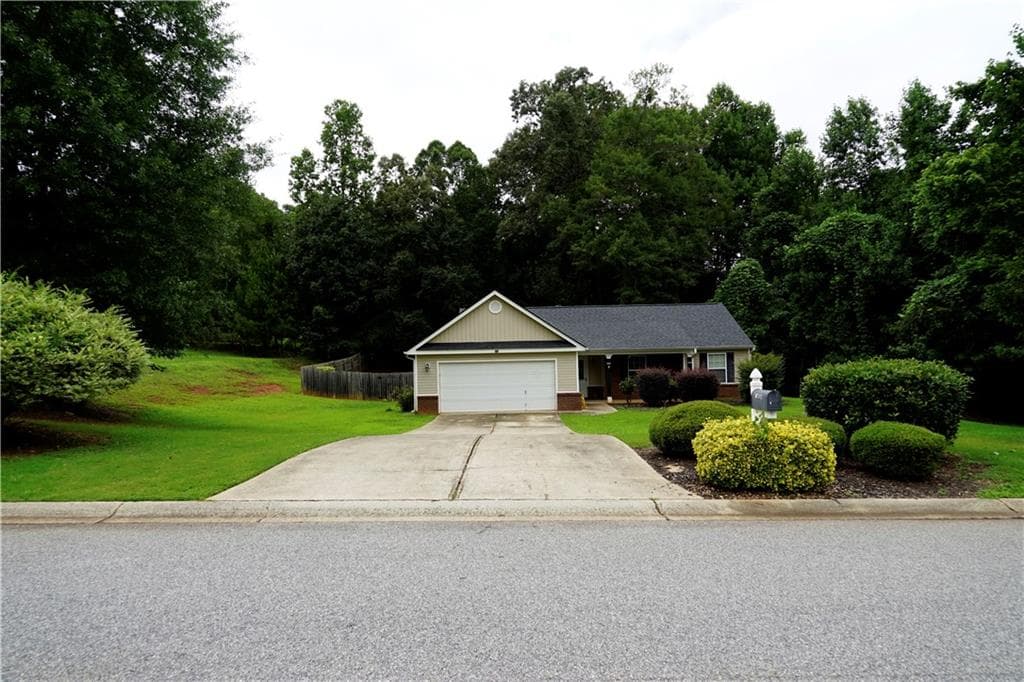 3 bedroom, 2 bathroom, 1,218 sq ft single family residence sold at 1604 Bismarck Circle, Winder, GA 30680