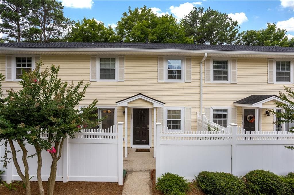 2 bedroom, 3 bathroom, 1,248 sq ft condominium sold at 1632 Raleigh Circle, Marietta, GA 30067