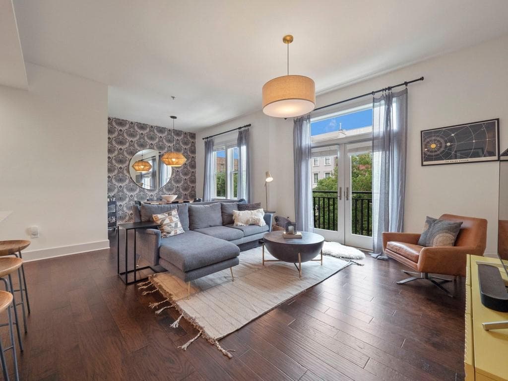 2 bedroom, 2 bathroom, 1,125 sq ft condominium sold at 933 Garrett Street SE Street 204, Atlanta, GA 30316