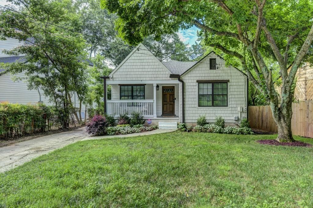 3 bedroom, 2 bathroom, 1,450 sq ft single family residence sold at 1833 Flat Shoals Road, Atlanta, GA 30316