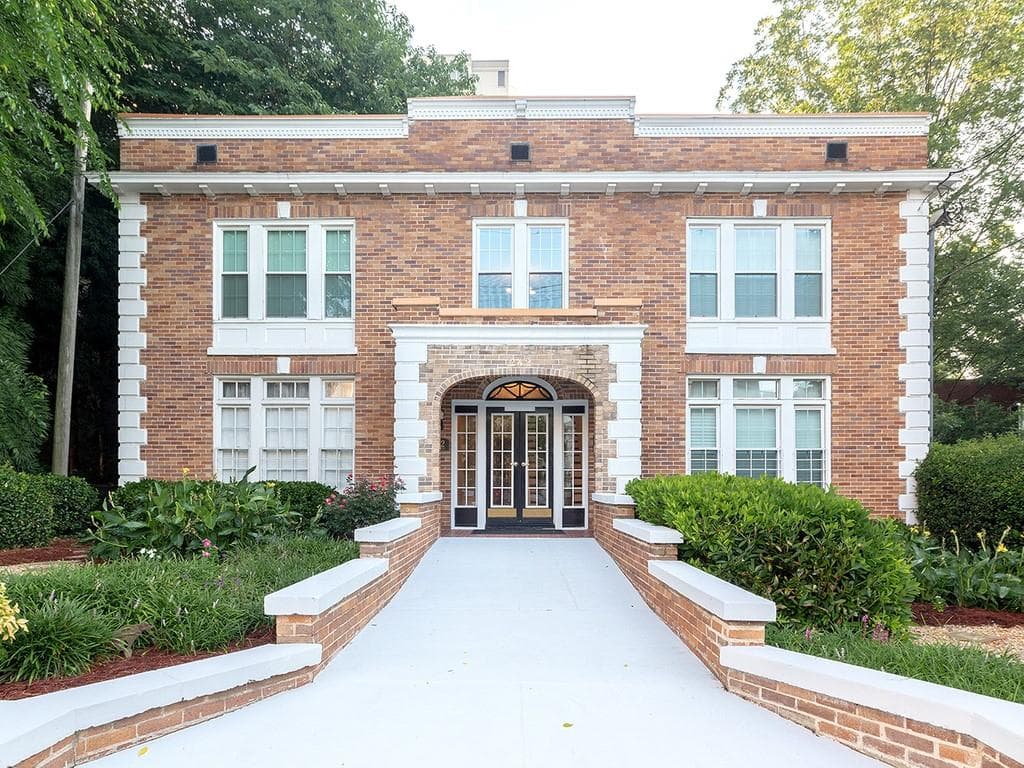1 bedroom, 1 bathroom, 623 sq ft condominium sold at 242 12th Street 7, Atlanta, GA 30309