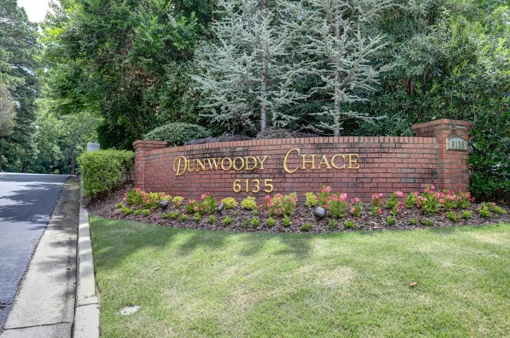3 bedroom, 4 bathroom, 2,016 sq ft condominium sold at 505 Dunwoody Chace, Atlanta, GA 30328