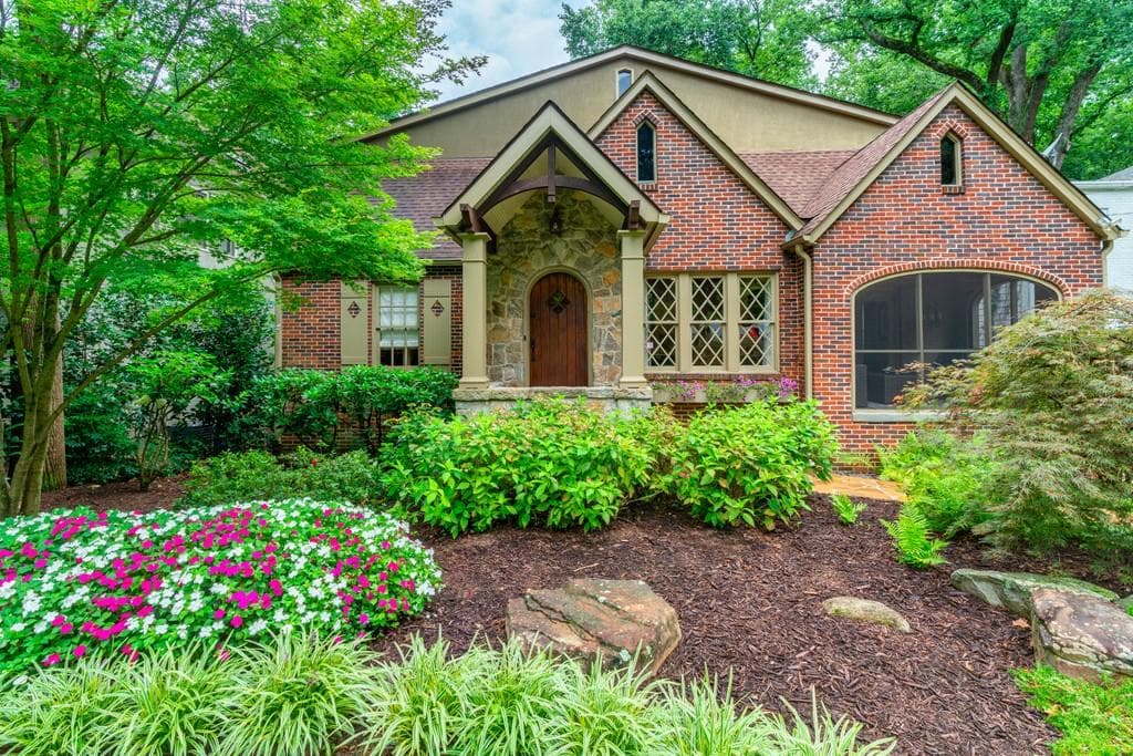 5 bedroom, 5 bathroom, 3,708 sq ft single family residence sold at 554 Lakeshore Drive, Atlanta, GA 30307