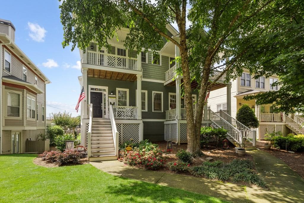 4 bedroom, 4 bathroom, 2,624 sq ft townhouse sold at 809 Edgewood Avenue B, Atlanta, GA 30307