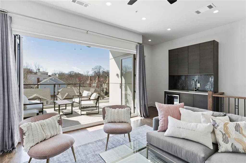 3 bedroom, 5 bathroom, 2,958 sq ft townhouse sold at 223 16th Street 3, Atlanta, GA 30363
