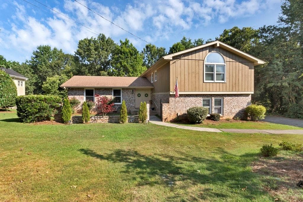 2814 Christopher Court, Dunwoody, GA 30360 — most recent listing photo