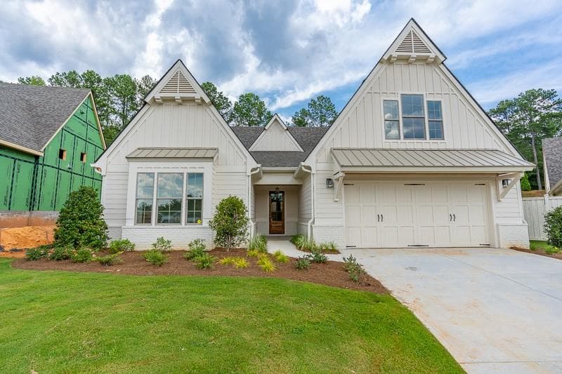 2 bedroom, 3 bathroom, 2,307 sq ft single family residence sold at 285 Arbor Garden Circle, Newnan, GA 30265