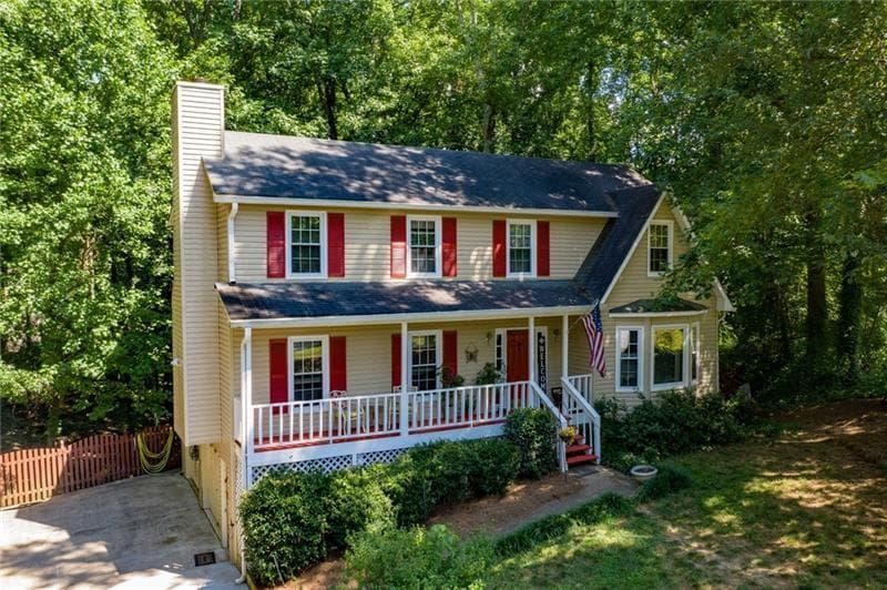 4 bedroom, 3 bathroom, 2,300 sq ft single family residence sold at 2641 Forest Glen Drive, Marietta, GA 30066