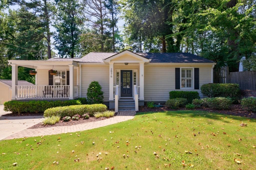 3 bedroom, 2 bathroom, 1,500 sq ft single family residence sold at 2976 Surrey Lane, Brookhaven, GA 30341