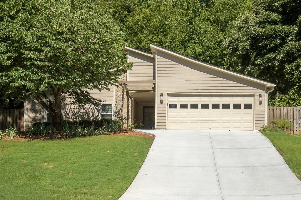 1050 Kristian Way, Roswell, GA 30076 — most recent listing photo
