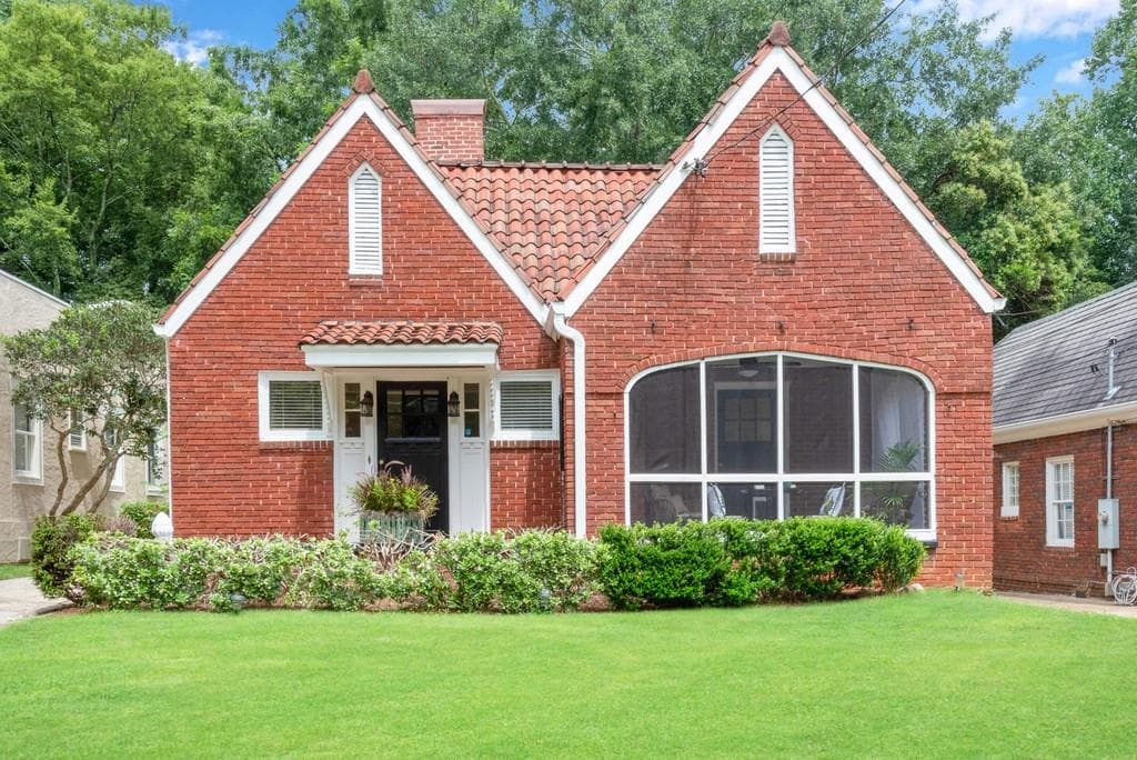 3 bedroom, 2 bathroom, 2,560 sq ft single family residence sold at 1206 Cameron Court, Atlanta, GA 30306