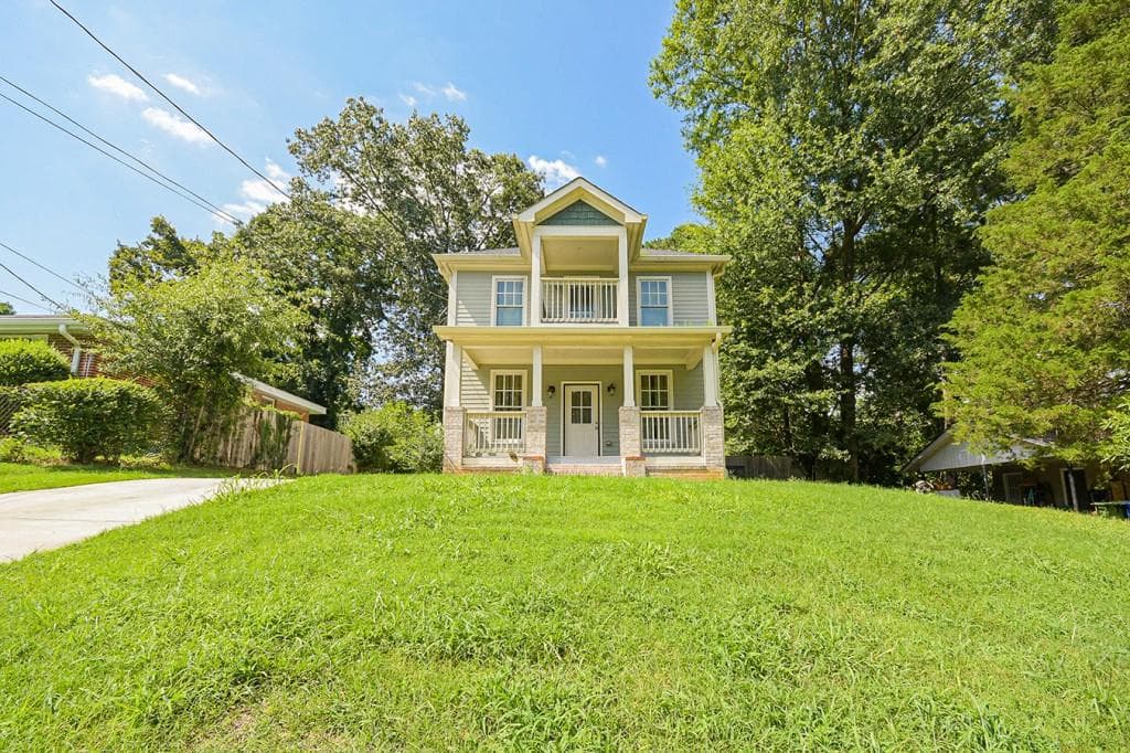 3 bedroom, 3 bathroom, 1,344 sq ft single family residence sold at 10 Macon Place, Atlanta, GA 30354
