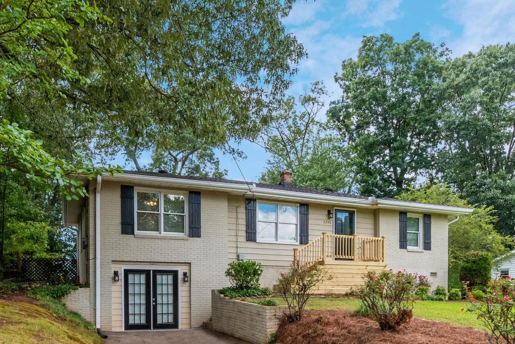 3 bedroom, 2 bathroom, 1,800 sq ft single family residence sold at 3230 Ridgecrest Road, Smyrna, GA 30080 — photo 1 of 1