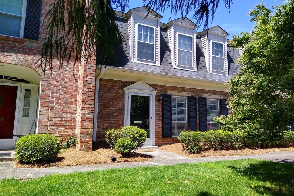 2 bedroom, 3 bathroom, 1,320 sq ft townhouse sold at 9 Market Square Place, Atlanta, GA 30318
