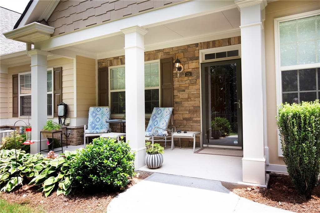 3 bedroom, 3 bathroom, 2,141 sq ft condominium sold at 224 Orchards Circle, Woodstock, GA 30188