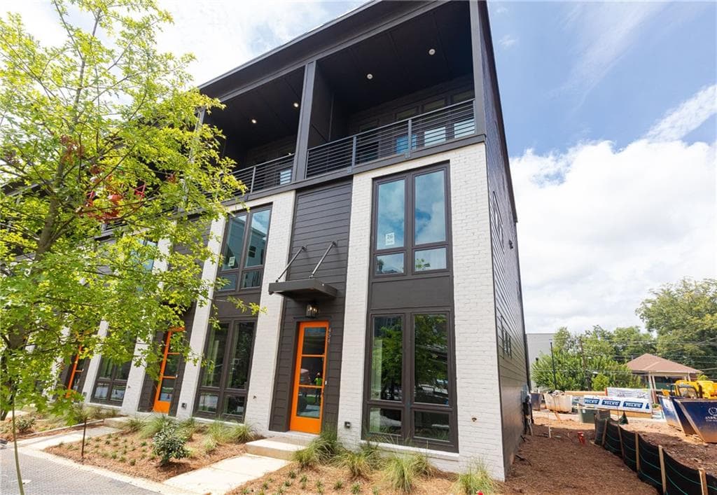 2 bedroom, 2 bathroom, 1,343 sq ft townhouse sold at 444 Angier Avenue 26, Atlanta, GA 30308