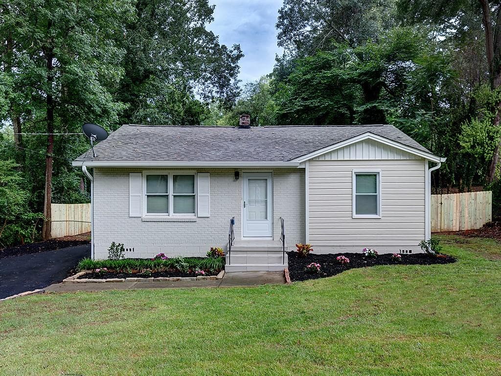 1010 Oakview Drive, Smyrna, GA 30080 — most recent listing photo