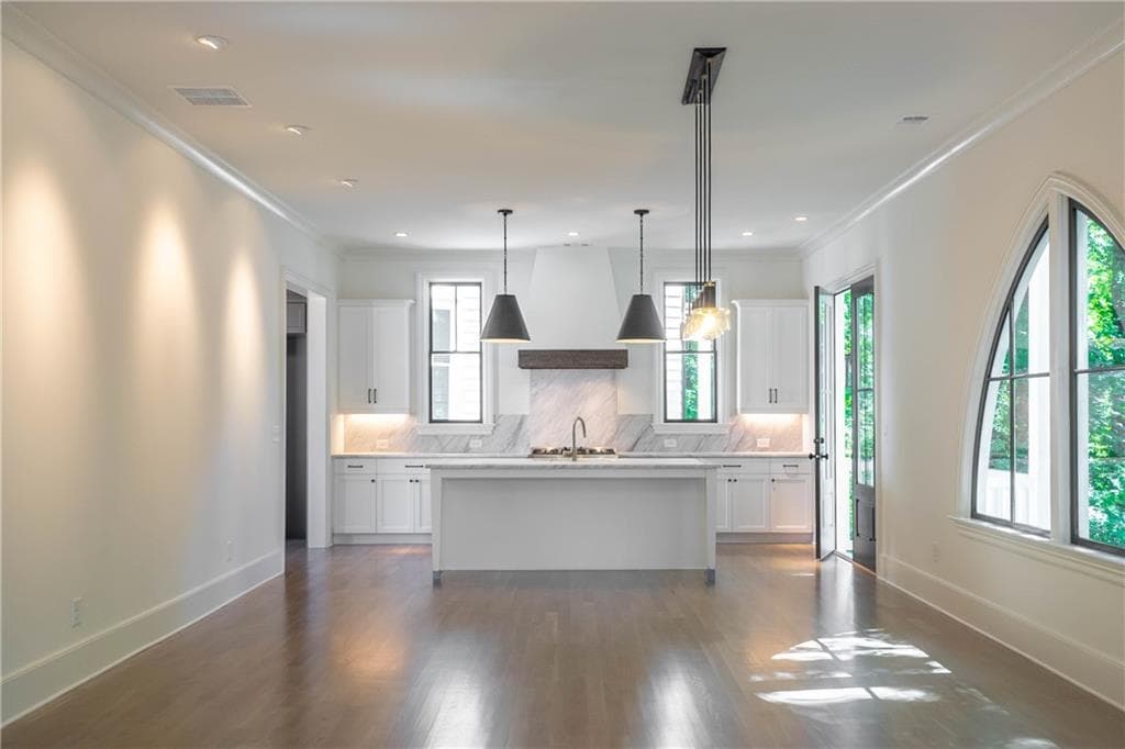 4 bedroom, 4 bathroom, 2,709 sq ft townhouse sold at 250 Southerland Terrace 28, Atlanta, GA 30307