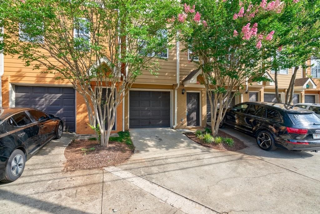 3 bedroom, 3 bathroom, 1,190 sq ft townhouse sold at 1124 Dekalb Avenue 5, Atlanta, GA 30307