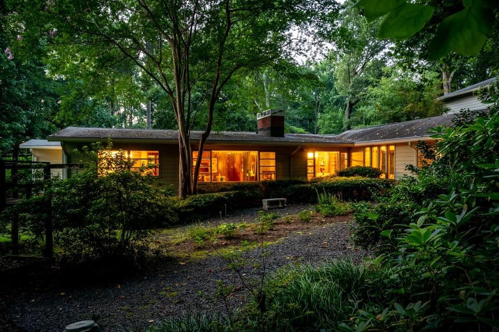 3 bedroom, 2 bathroom, 1,796 sq ft single family residence sold at 885 Barton Woods Road, Atlanta, GA 30307