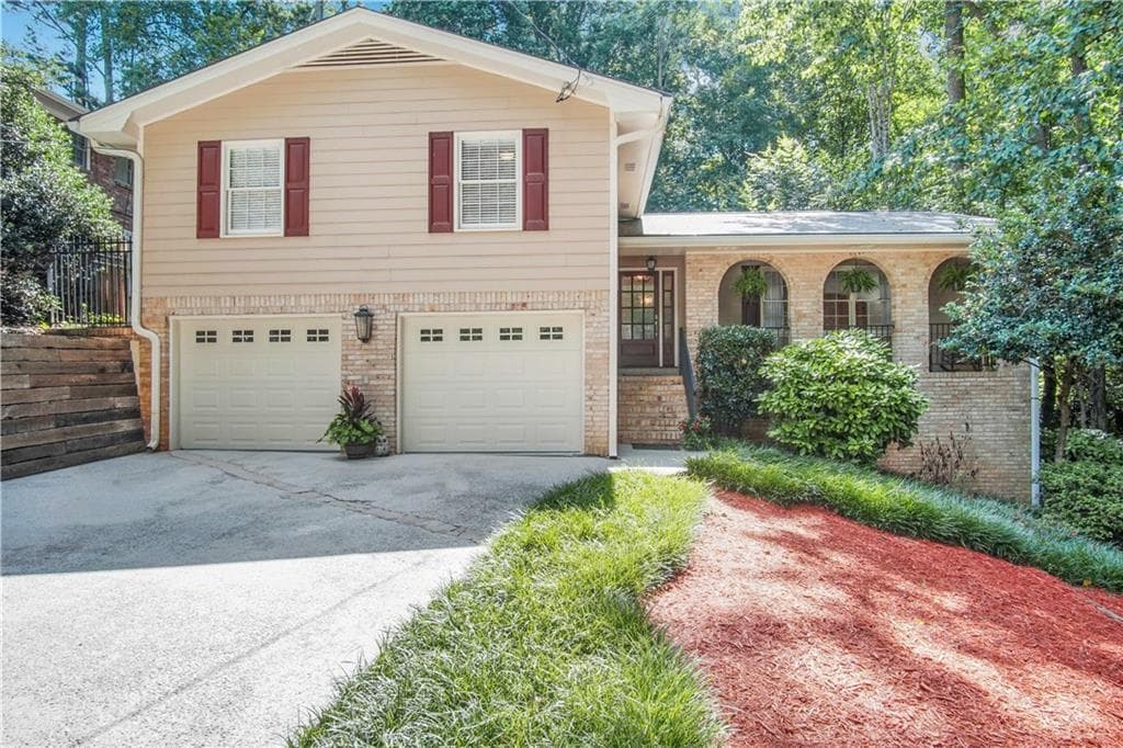 5 bedroom, 3 bathroom, 2,500 sq ft single family residence sold at 4123 Commodore Drive, Atlanta, GA 30341
