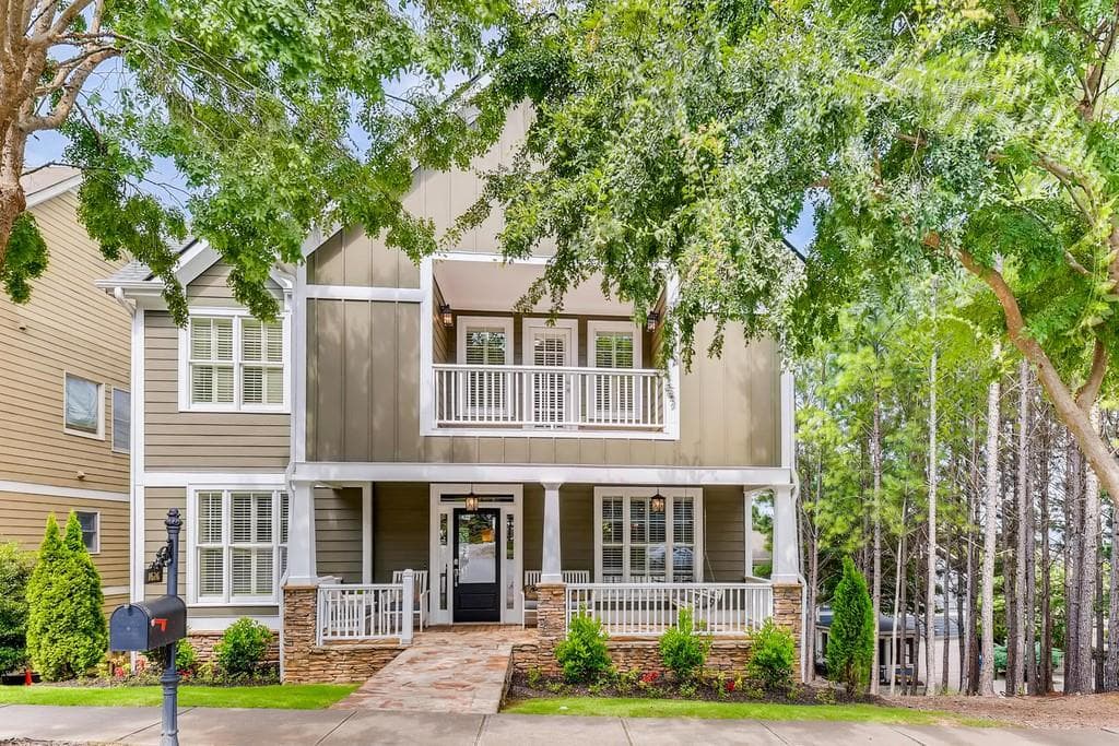 3 bedroom, 4 bathroom, 3,280 sq ft single family residence sold at 1626 Gates Place, Atlanta, GA 30318