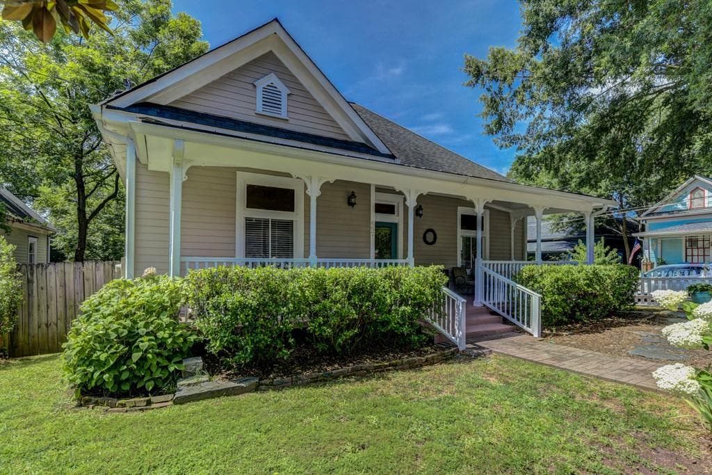 3 bedroom, 3 bathroom, 2,200 sq ft single family residence sold at 667 Gaskill Street, Atlanta, GA 30316