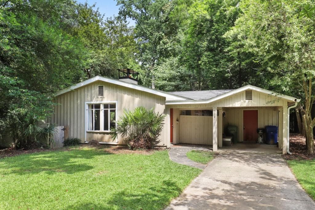3 bedroom, 2 bathroom, 1,433 sq ft single family residence sold at 382 Golfview Drive, Atlanta, GA 30309