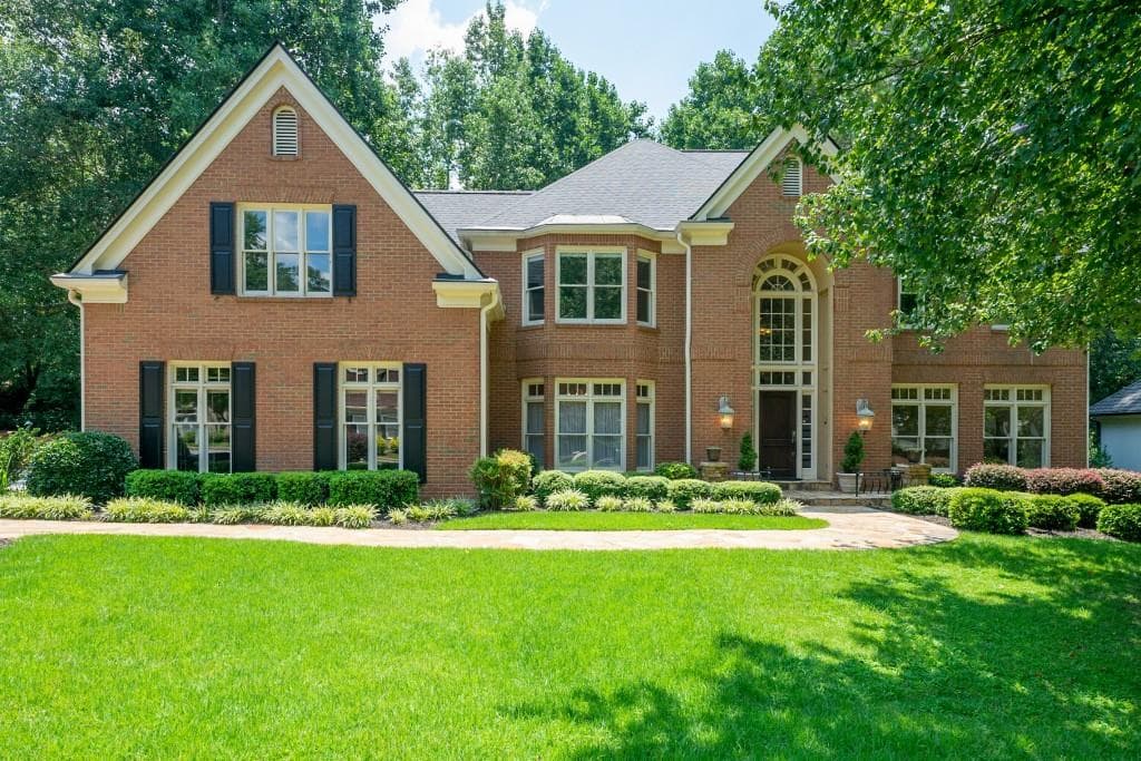 135 Grogans Lake Drive, Sandy Springs, GA 30350 — most recent listing photo
