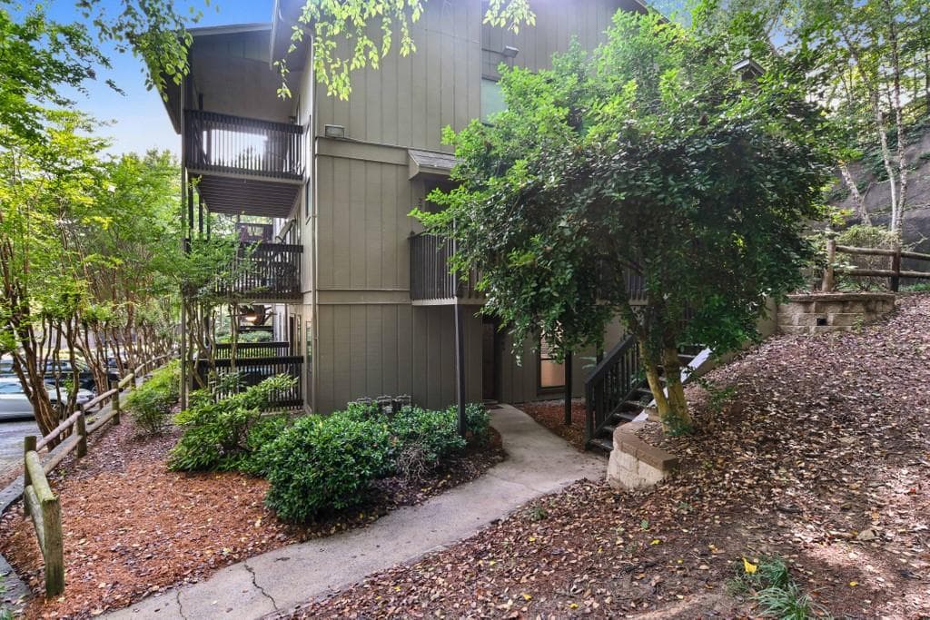 2705 Cumberland Court, Smyrna, GA 30080 — most recent listing photo