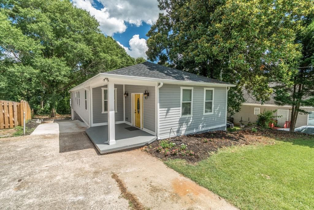 3 bedroom, 2 bathroom, 2,000 sq ft single family residence sold at 871 Margaret Place, Atlanta, GA 30318