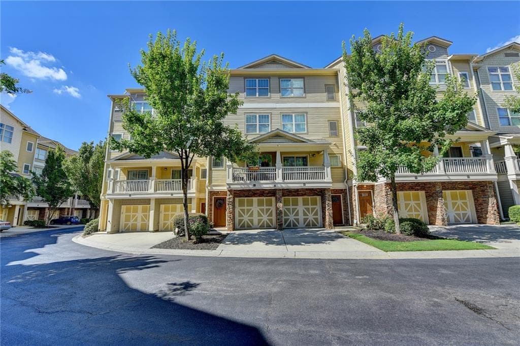 2 bedroom, 3 bathroom, 1,281 sq ft townhouse sold at 221 Semel Circle 247, Atlanta, GA 30309