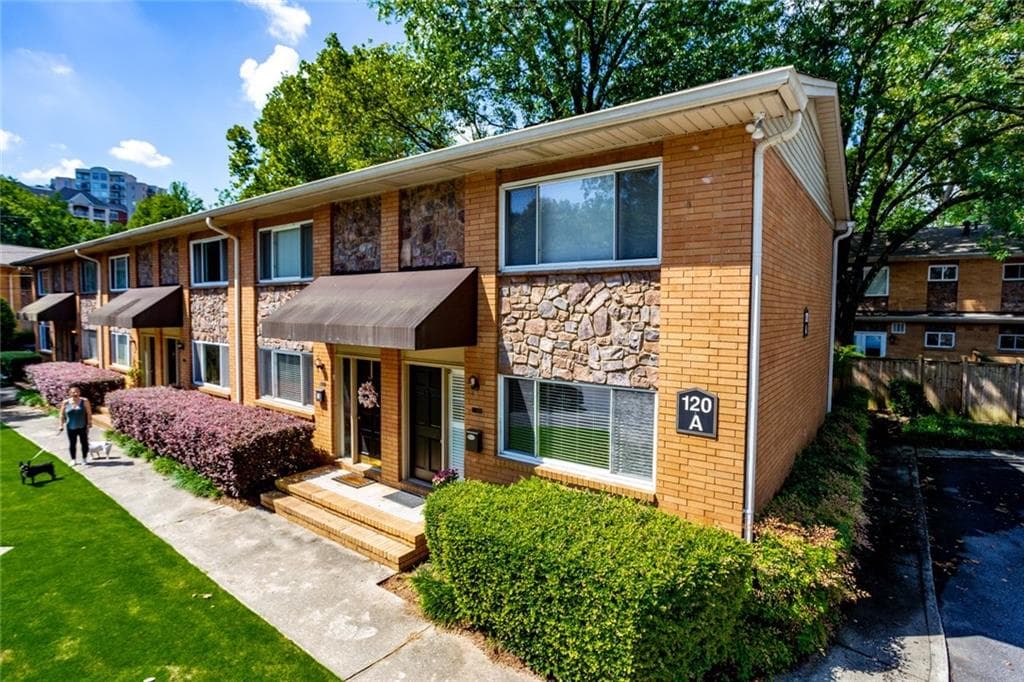 2 bedroom, 2 bathroom, 1,036 sq ft townhouse sold at 120 Biscayne Drive A6, Atlanta, GA 30309