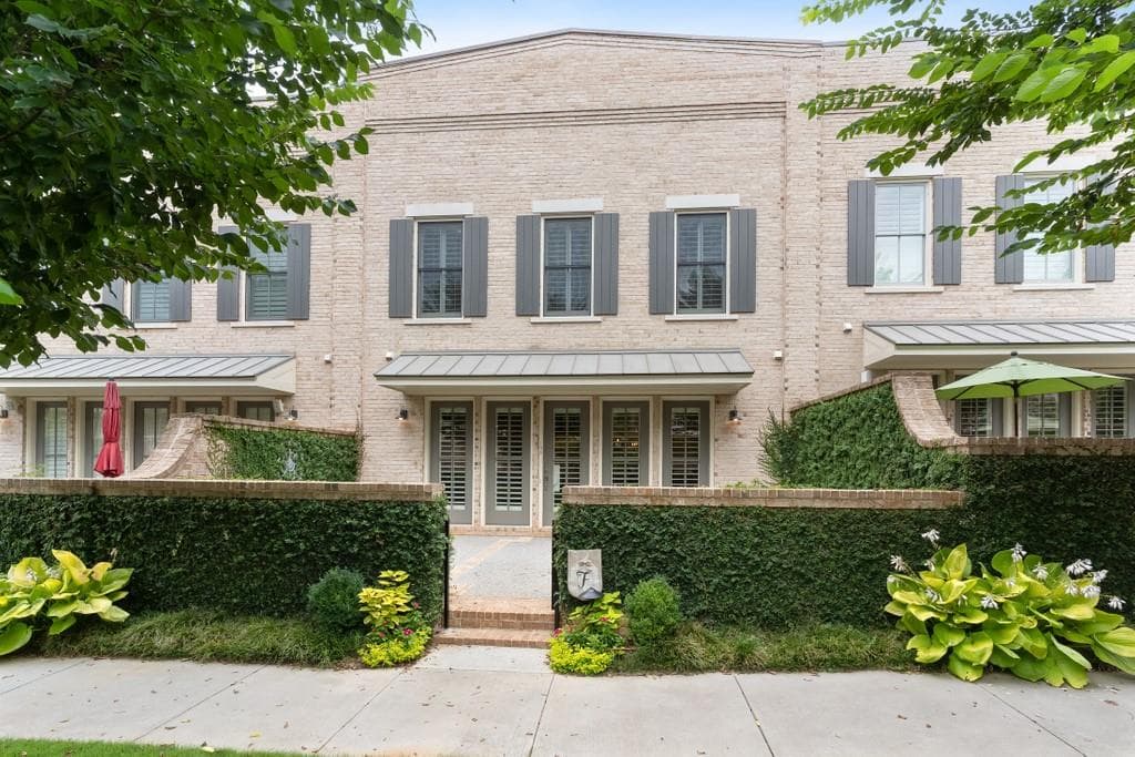190 Forrest Alley, Roswell, GA 30075 — most recent listing photo