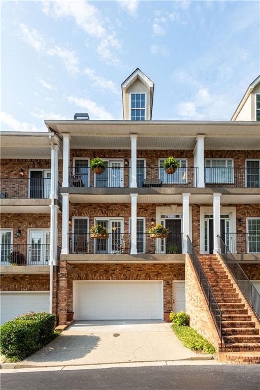 4 bedroom, 4 bathroom, 2,961 sq ft townhouse sold at 2552 Oglethorpe Circle, Brookhaven, GA 30319
