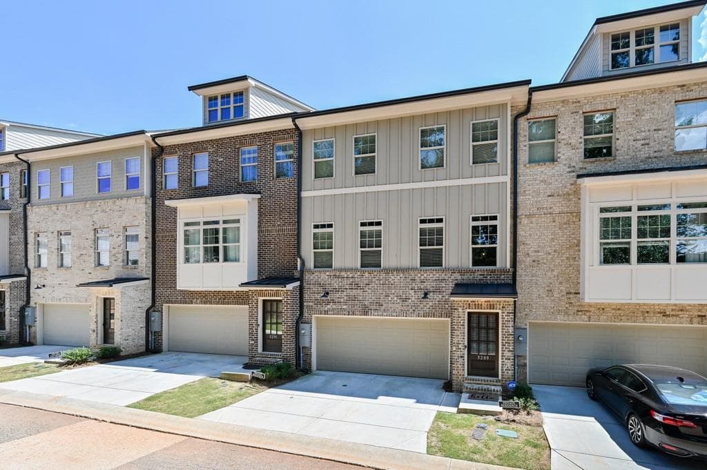 4 bedroom, 4 bathroom, 2,400 sq ft townhouse sold at 3289 Sangster Way 101, Decatur, GA 30032