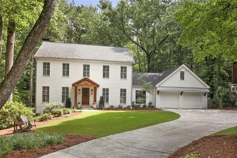 6 bedroom, 4 bathroom, 4,440 sq ft single family residence sold at 895 Edgewater Drive, Atlanta, GA 30328