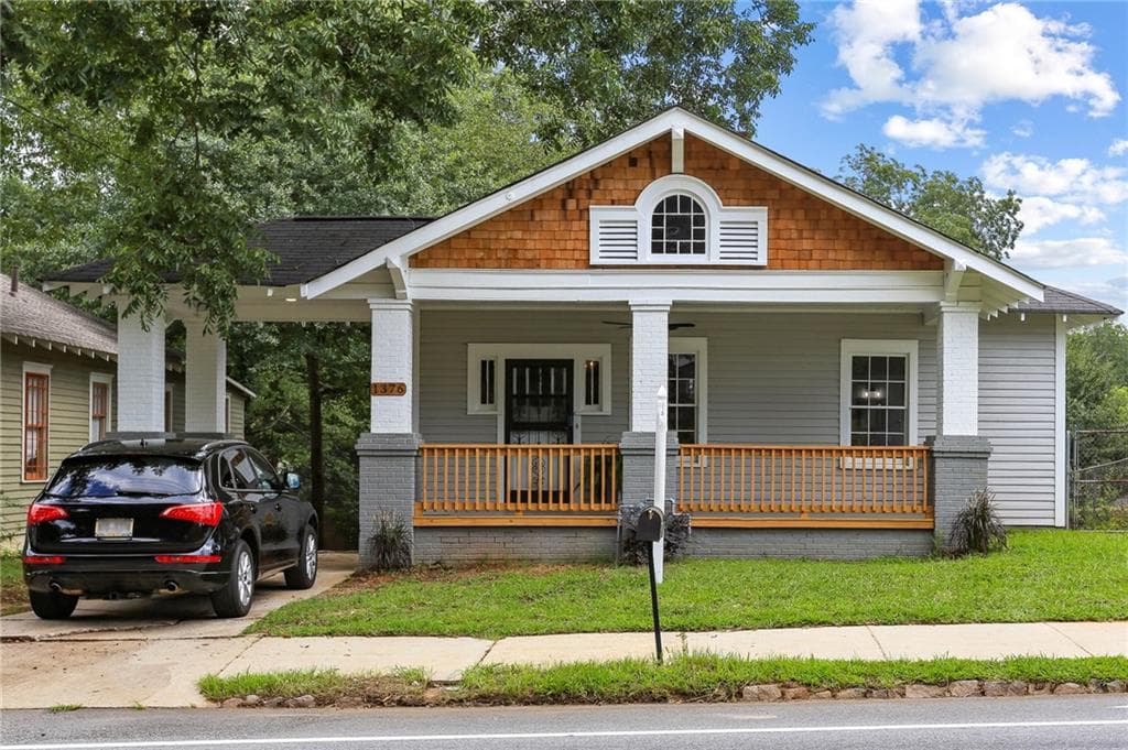3 bedroom, 2 bathroom, 1,725 sq ft single family residence sold at 1376 Sylvan Road, Atlanta, GA 30310