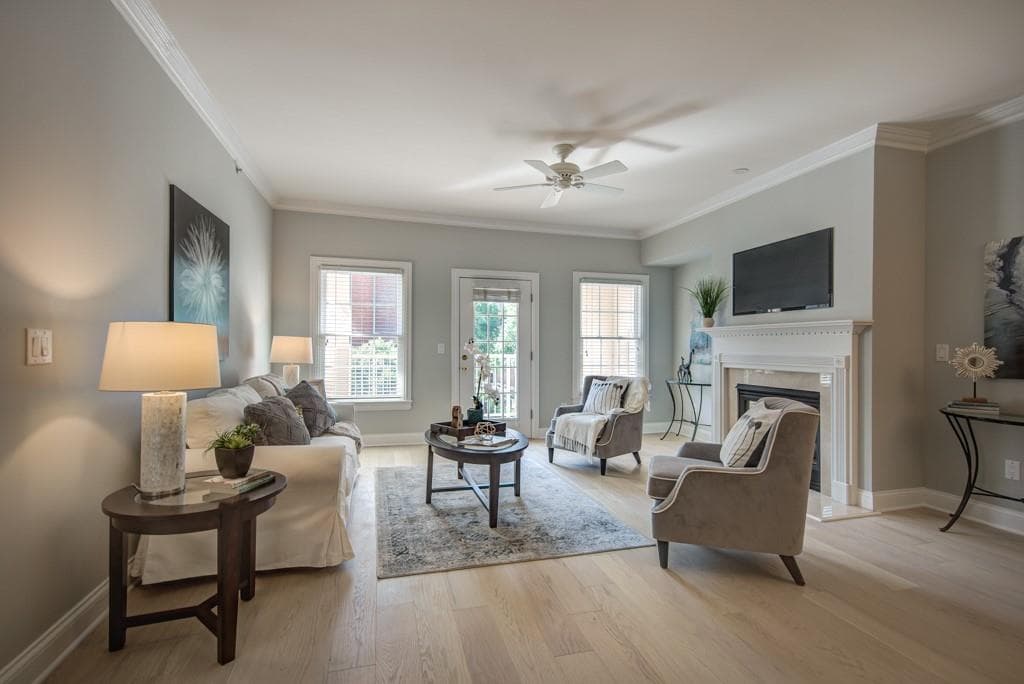 2 bedroom, 2 bathroom, 1,556 sq ft condominium sold at 211 Colonial Homes Drive 2402, Atlanta, GA 30309