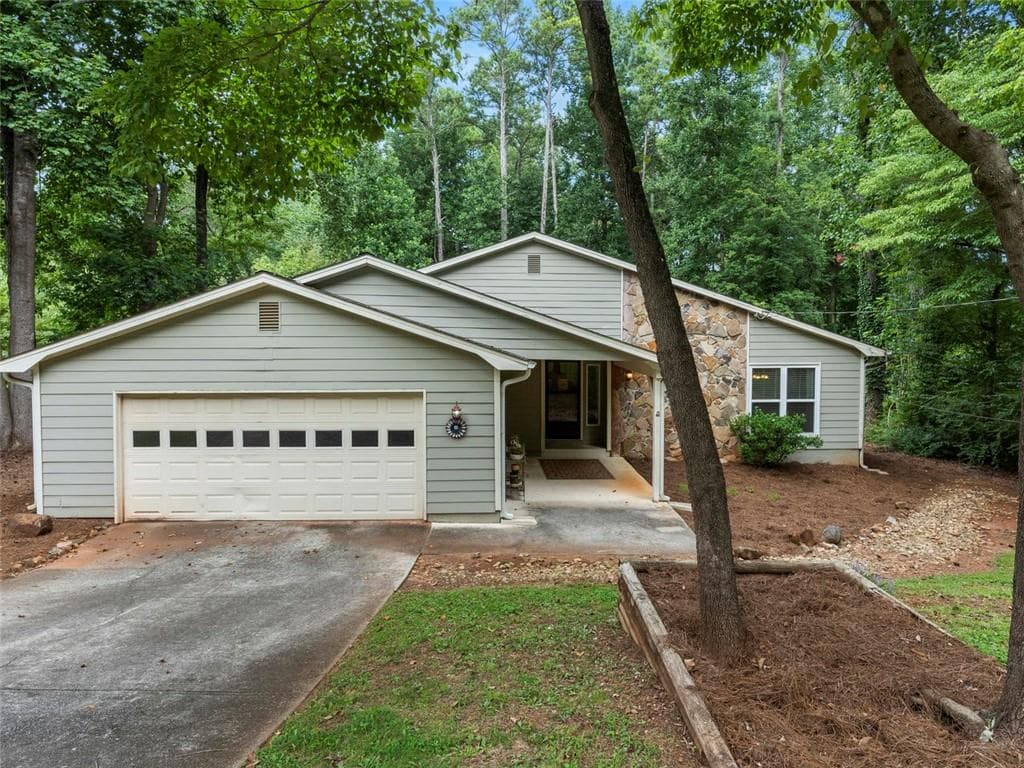 3 bedroom, 2 bathroom, 1,898 sq ft single family residence sold at 4759 Jamerson Forest Circle, Marietta, GA 30066