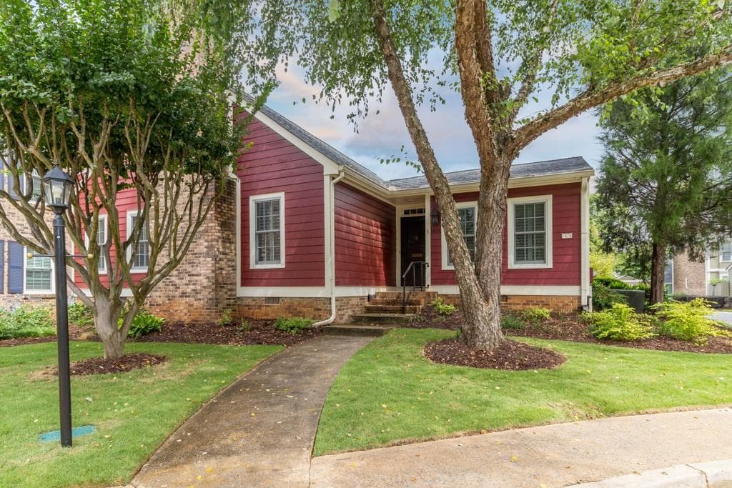 3 bedroom, 2 bathroom, 1,867 sq ft condominium sold at 1476 Brianwood Road, Decatur, GA 30033