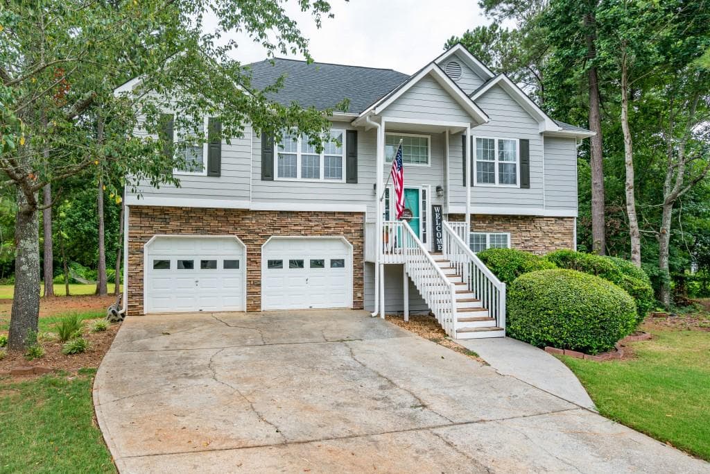 4 bedroom, 3 bathroom, 2,283 sq ft single family residence sold at 4304 Meadows Lake Court, Powder Springs, GA 30127
