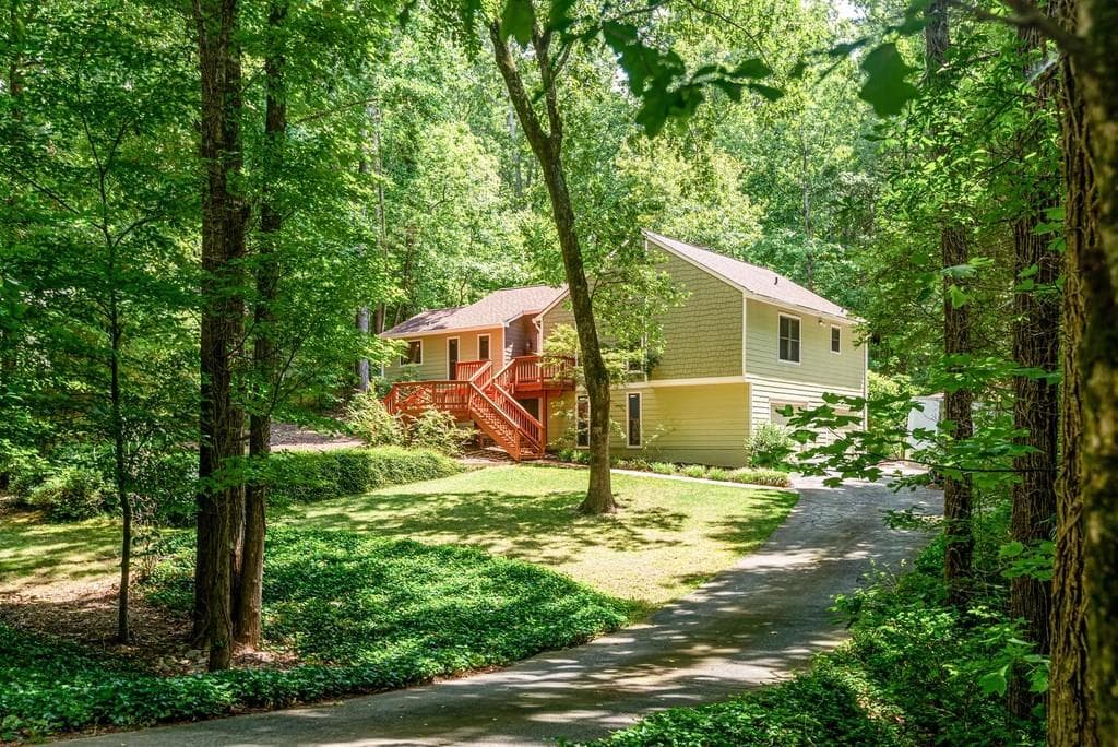 3 bedroom, 3 bathroom, 2,132 sq ft single family residence sold at 4003 Pondview Court, Roswell, GA 30075
