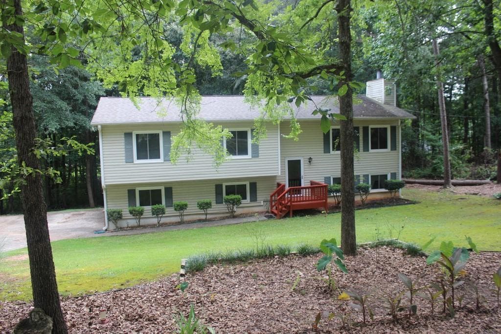 4 bedroom, 3 bathroom single family residence sold at 19 Shirley Court, Braselton, GA 30517