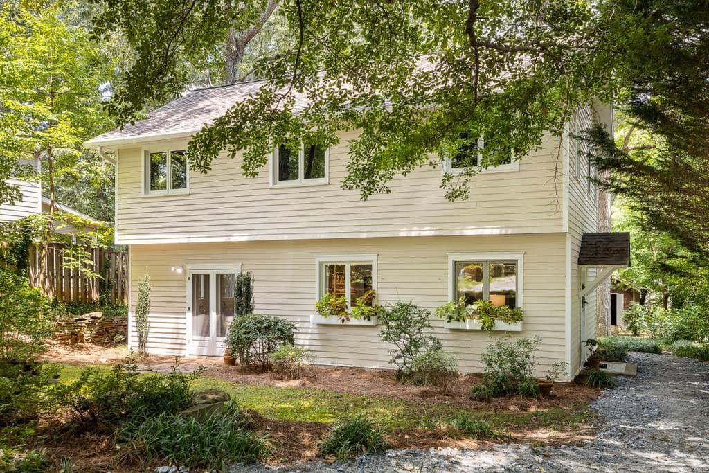 4 bedroom, 3 bathroom, 2,327 sq ft single family residence sold at 2824 Tupelo Street, Atlanta, GA 30317