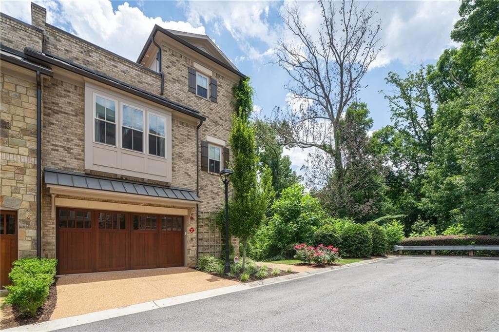 4 bedroom, 5 bathroom, 4,206 sq ft townhouse sold at 2714 Paces Lookout Way, Atlanta, GA 30339