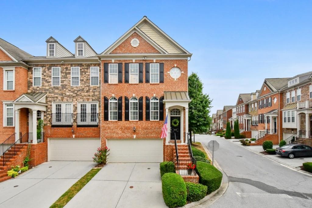 3 bedroom, 4 bathroom, 2,352 sq ft townhouse sold at 5010 Colchester Court, Atlanta, GA 30339