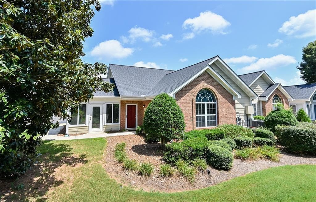 2 bedroom, 2 bathroom, 1,350 sq ft condominium sold at 2243 Orchard Place, Roswell, GA 30076