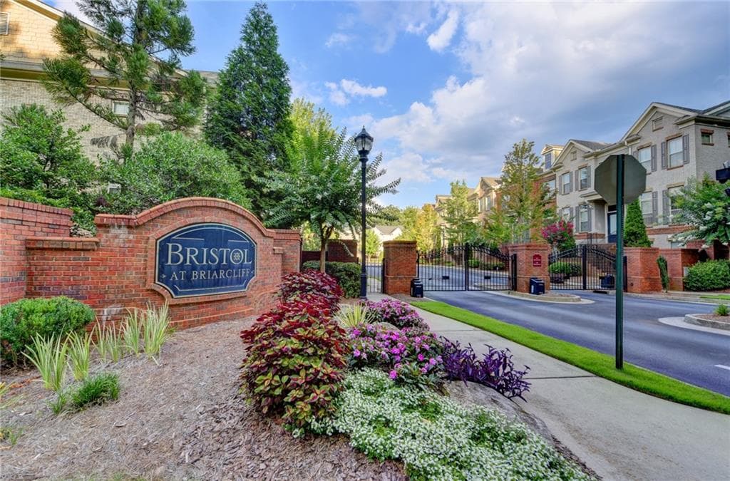 3 bedroom, 4 bathroom, 2,240 sq ft townhouse sold at 2642 Portbury Place 50, Atlanta, GA 30329
