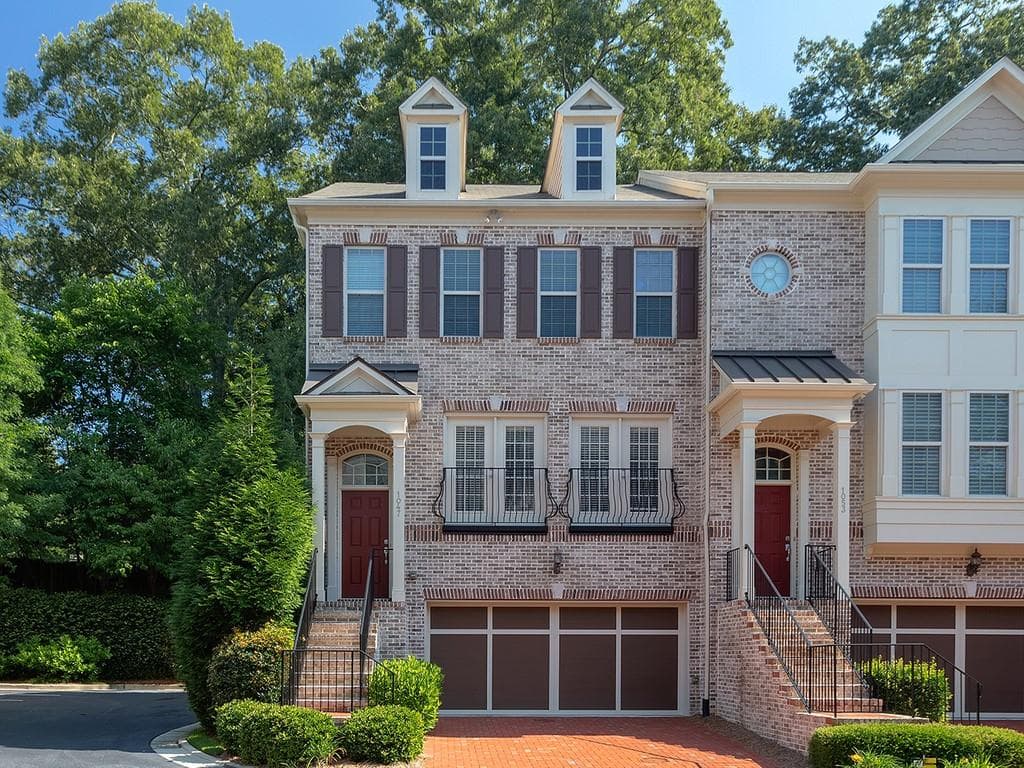 3 bedroom, 4 bathroom, 2,808 sq ft townhouse sold at 1047 East Paces Court 1047, Atlanta, GA 30326